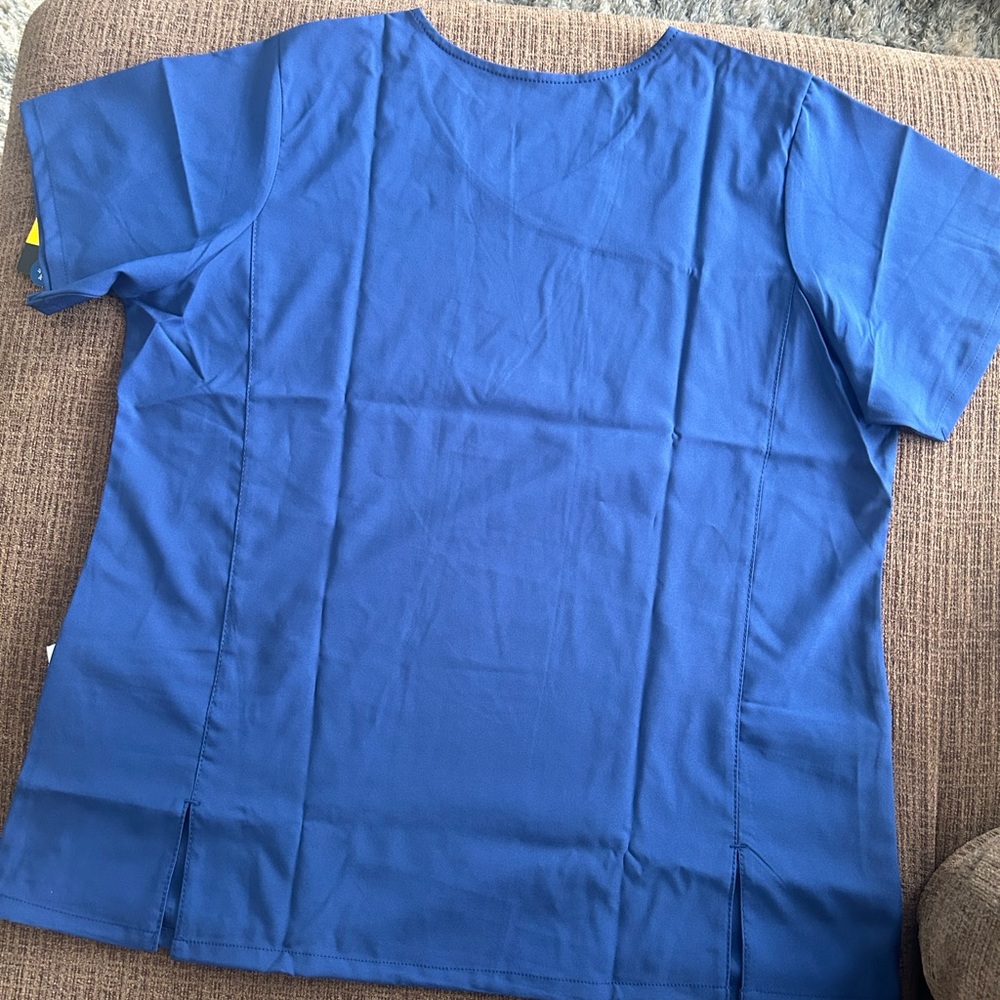 New with tags Wink Women’s Scrub Top